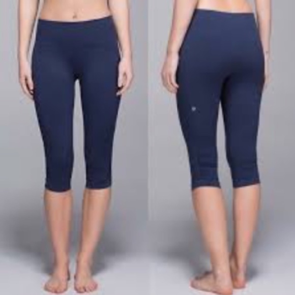 Lulu lemon crop leggings with a side scrunch